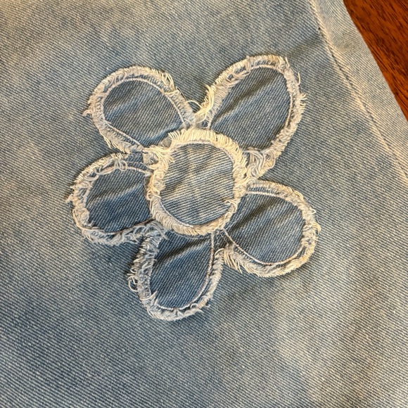 Denim Floral Appliquéd Jeans Raw Hem - Picture 4 of 12